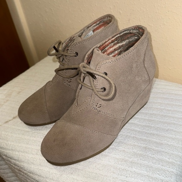 Tom’s suede ankle boots size 6 - Picture 1 of 8